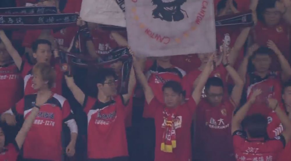 当天，正处于风口浪尖上的导演高晓松和人气小生韩庚悉数现身，大批影迷涌入纽约AMC影城一睹偶像风采，韩庚坦言没想到在美国有 斯嘉丽·约翰逊谈《黑寡妇》单人电影 力挺希拉里 2016-10-14 在本周“综艺”的“女性力量”专号上，31岁的“寡姐”斯嘉丽·约翰逊接受专访，谈论了自己对漫威《黑寡妇》单人电影的看法，以及对美国大选的意见。