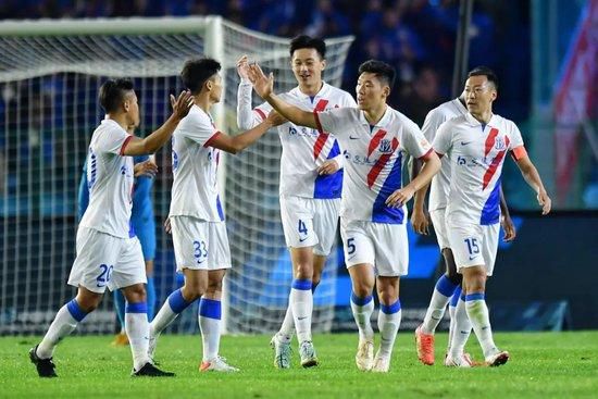 该片由道格·里曼执导、汤姆·赫兰德与黛西·雷德利主演。