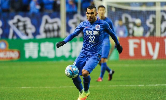 它的首日排片场次更超过25万场，创下中国影史最高纪录。