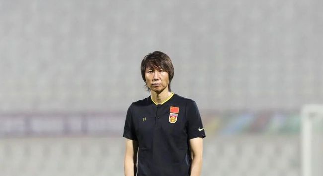 “冬兵”塞巴斯蒂安纽约拍新片 蓝色西装清爽帅气 2022-07-15 近日，“冬兵”塞巴斯蒂安·斯坦现身纽约街头，拍摄自己的新片《不同的男人》（A Different Man），当天他身穿一套深蓝色西装外套，造型利落清爽，十分帅气。