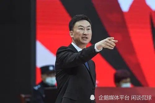 当晚，冯德伦身穿一身休闲装，舒淇戴着一顶蓝色的渔夫帽很是扎眼。