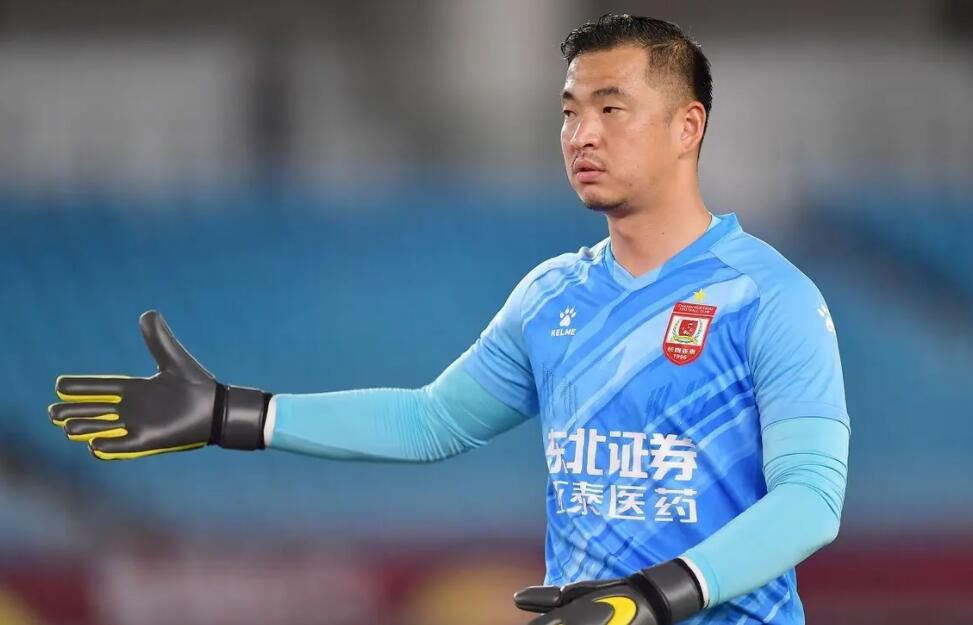 萌德现身夏威夷 与治疗师亲密互动 2022-02-08 日前，“萌德”肖恩·蒙德兹现身夏威夷曝光多组街拍，其中他与瑜伽、精神理疗师Hitomi Mochizuki的一组路透引发热议。