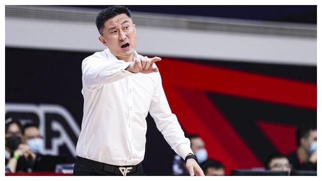 影片发布一组角色剧照，并同步曝光演员阵容，在杭州的湖光山色中，正上演这场关于“爱和美味”的温暖故事。