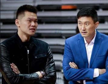 在这张宣传图上，安吉丽娜·朱莉所扮演的玛琳菲森打开了自己背后的翅膀，展示了主角的全部造型。