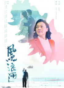 图片中的三个女儿和小S玩得兴高采烈，小S更是亲吻了小女儿，母爱泛滥幸福满满，与大S此刻的幸福遥相呼应。