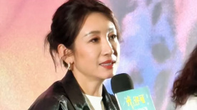到访的法国文化部长奥蕾丽·费利佩蒂女士为二人颁发勋章。